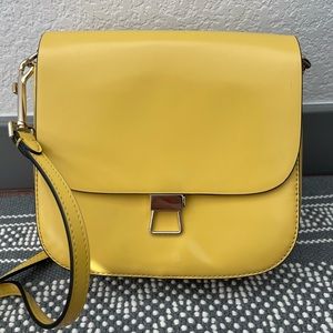 Theory Perry Saddle Bag in Shiny Leather Yellow